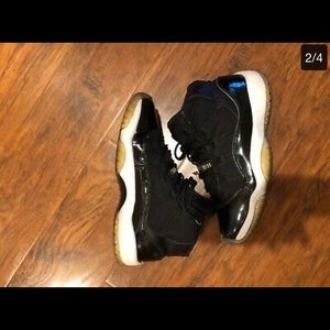 Jordan 11s “SpaceJams” 2016. Sz 7 . $100 obo